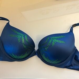 Victoria’s Secret NWT Very Sexy Push-up Bra